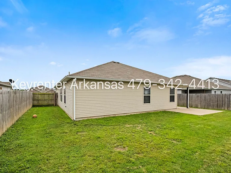 1600 Edinburgh Dr — Photo 27