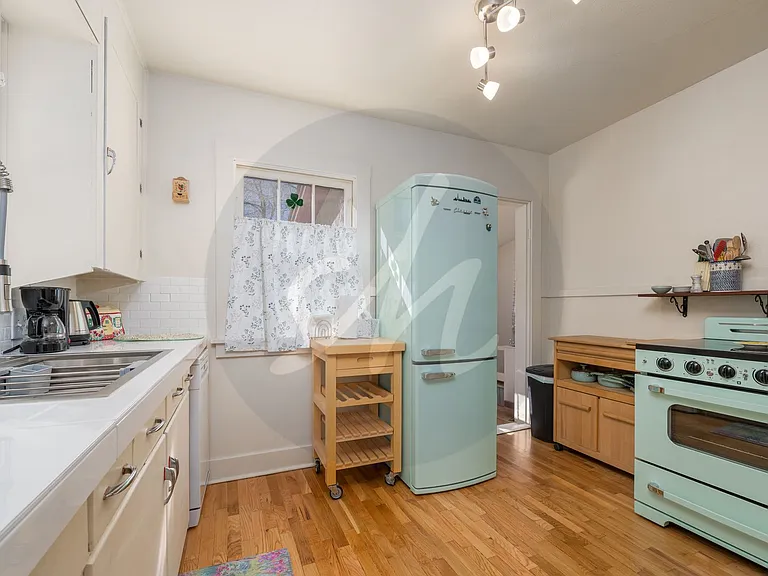 615 E Washington St — Photo 7