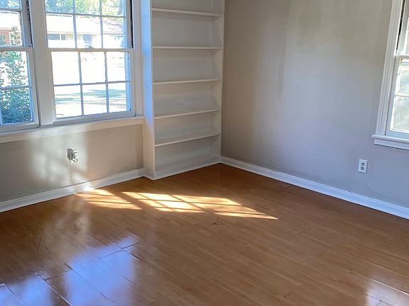 3rd image of 1902 Howard Dr