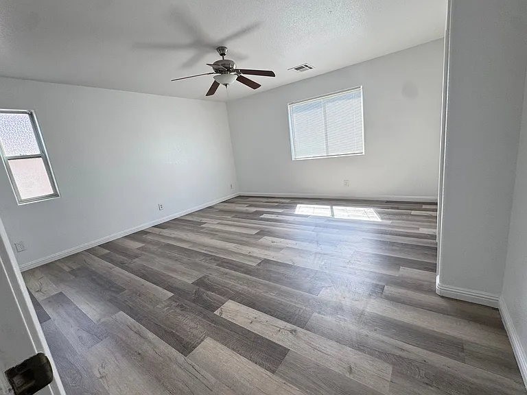 3835 Macedonia Ave — Photo 7