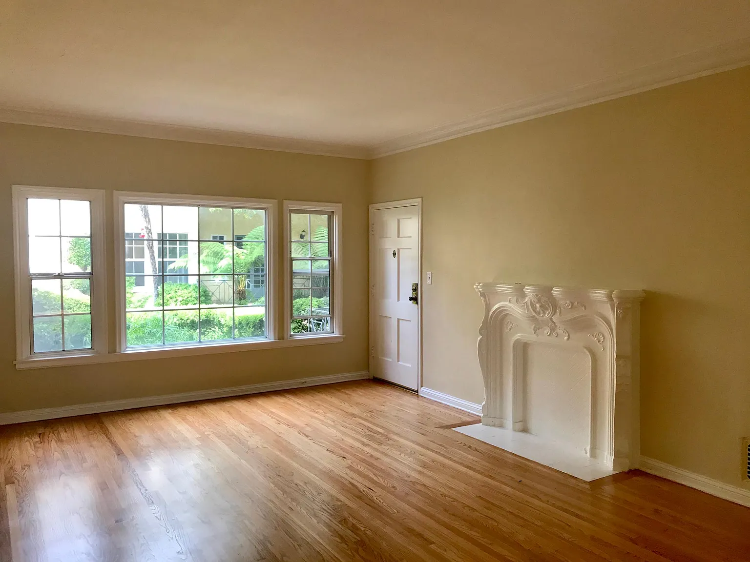 2 bed, 900 sqft, $2,585 — Photo 4