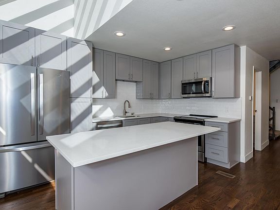 5th image of 935 N Pennsylvania St APT 6
