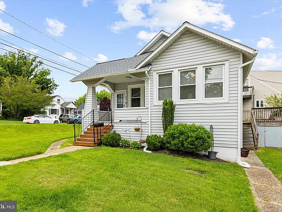 3rd image of 40 Hampton Rd