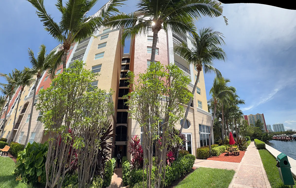 Building Photo - 17100 N Bay Rd #1311