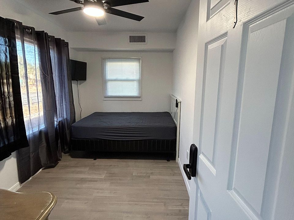 Tv, full size bed, fan.