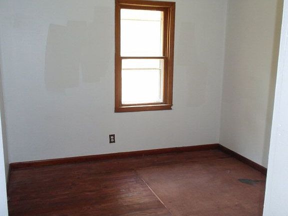 5th image of 1325 N College St