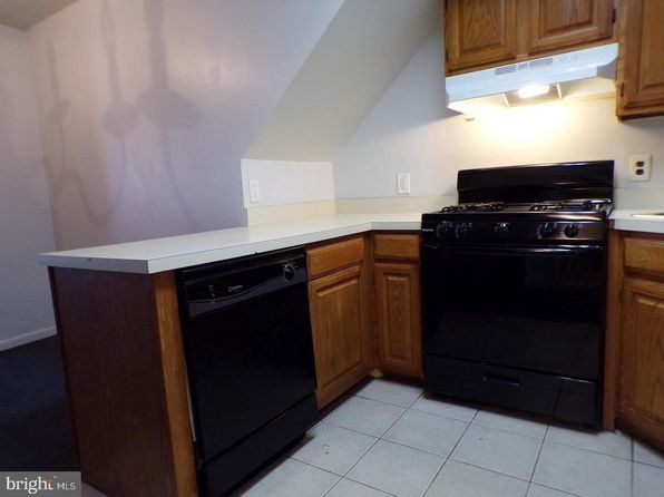 480 Burnley Ln, Drexel Hill, PA 19026