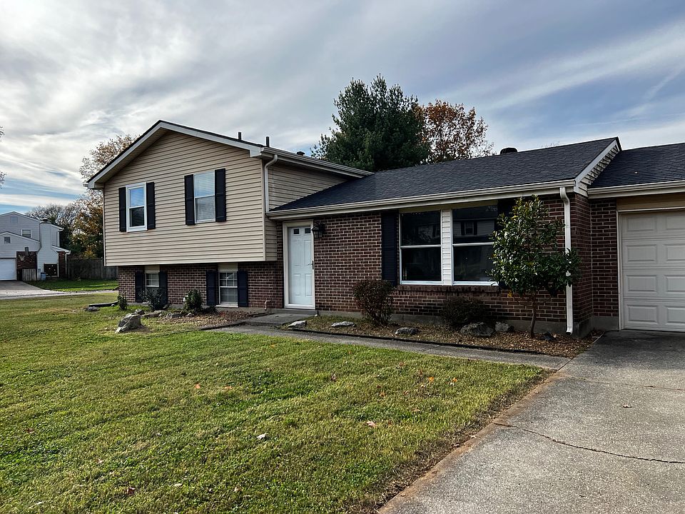 Large corner lot, nice neighborhood with sidewalks, walkable to restaurants, drugstore and coffeehouse shops.