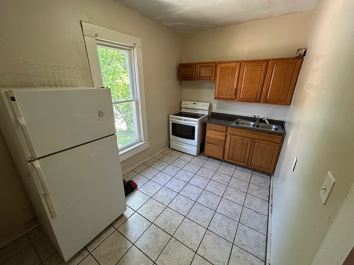Building Photo - 1080 Wilson Ave #1/2