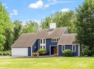 11 Hampton Ct, Lynnfield, MA 01940