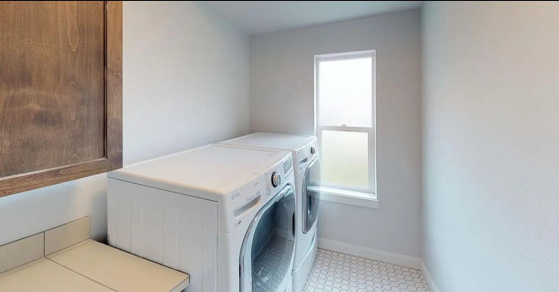 4 bed, 3.5 bath, 2700 sqft, $600 — Photo 3