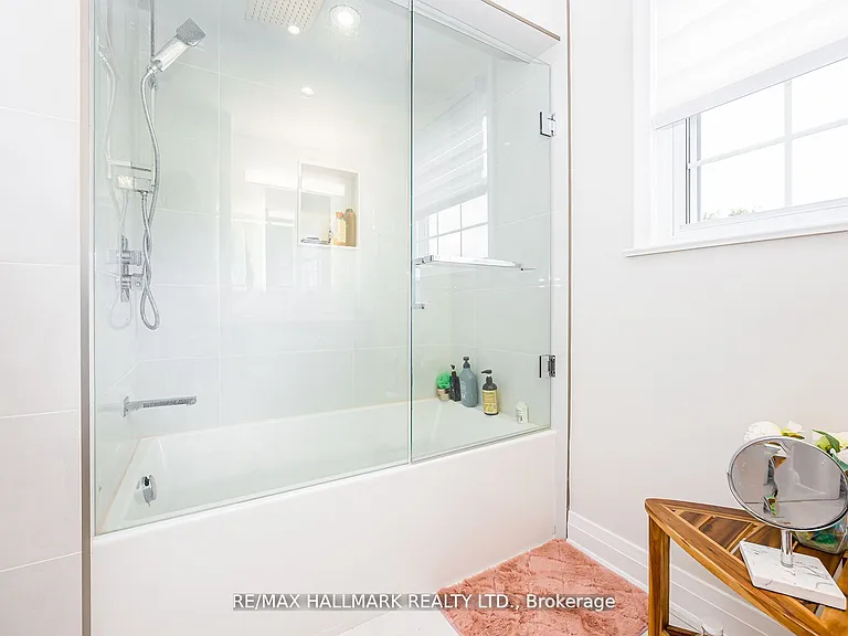 16 Paultiel Dr W — Photo 10