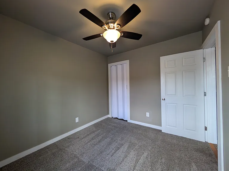 56 Franklin Ave #B — Photo 11