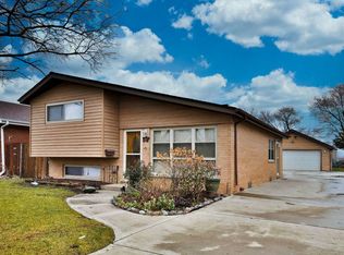 25 N School St, Addison, IL 60101