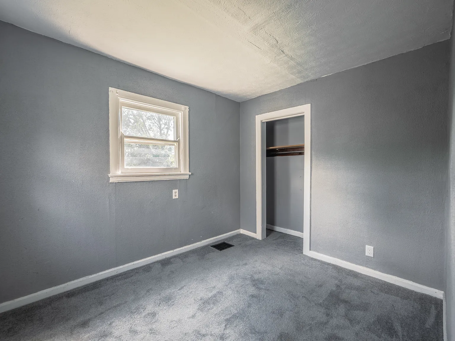 2 bed, 700 sqft, $1,200 — Photo 3