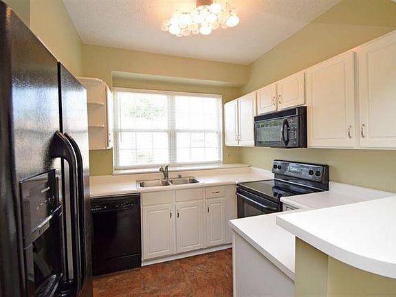 5th image of 920 Oakmont Ct
