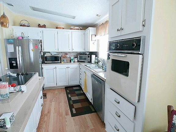 3rd image of 1220 Las Brisas Dr