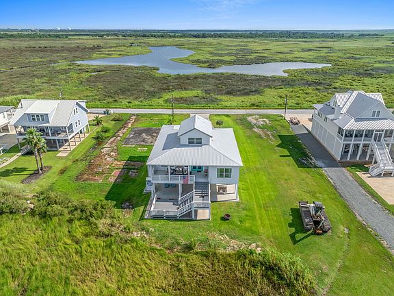 2nd image of 3777 Lake Breeze Rd