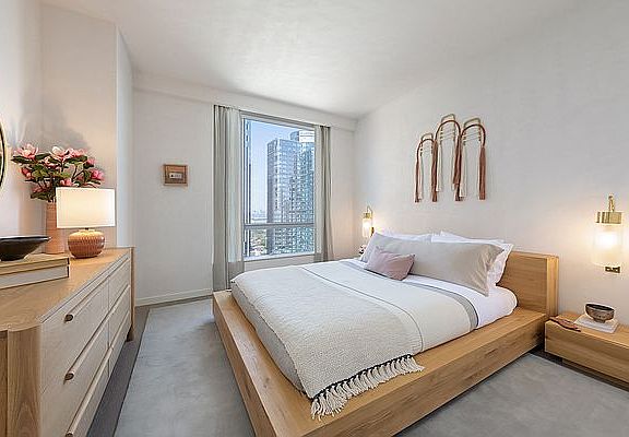 5th image of 1 City Poin APT 22L