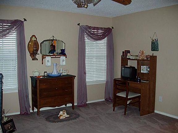 5th image of 122 Southwood Dr
