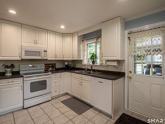 3rd image of 106 Steinmann Avenue