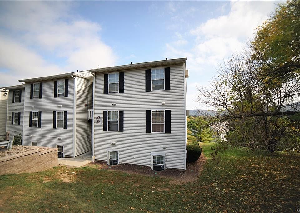 1st image of 25 Lexington Hl Unit 4