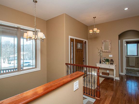 3rd image of 715 Deerfield Dr