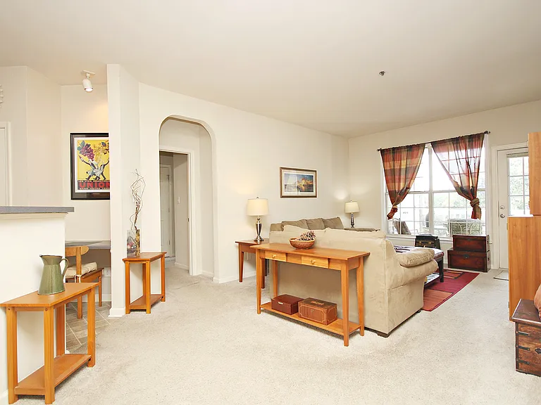 300 Riverbend Dr #4B — Photo 4