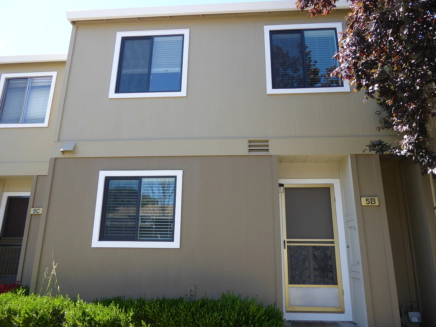 Three Bedroom Two And Half Bath Two Story Condo Home Near Highway 101 And 37 — Photo 1