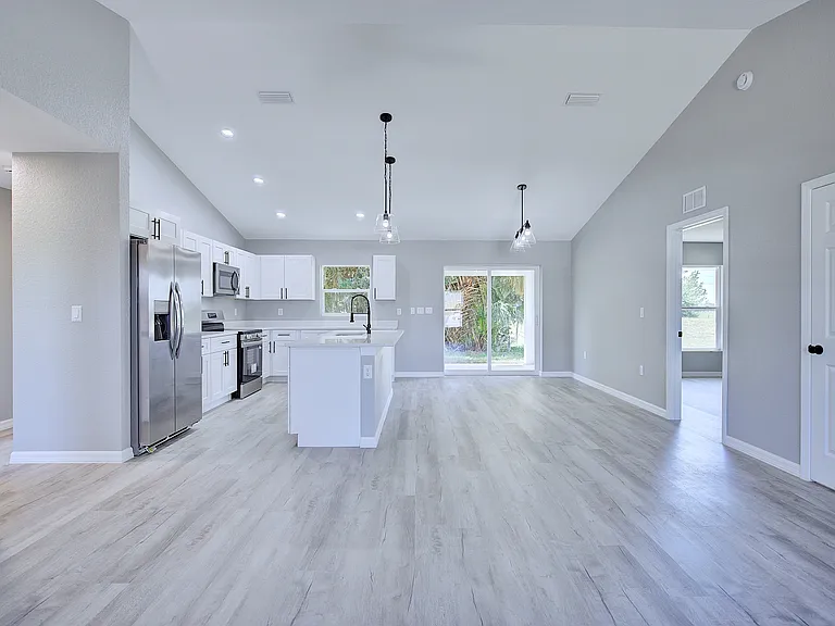 136 Friendly Cir — Photo 12