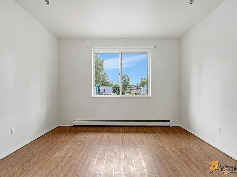 1105 W 34th Ave — Photo 4