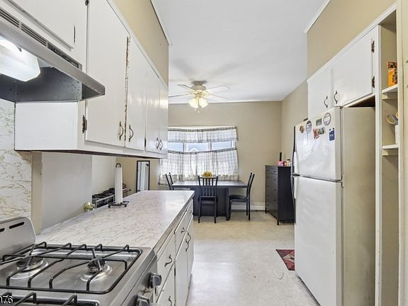 5th image of 360 Rutherford Blvd