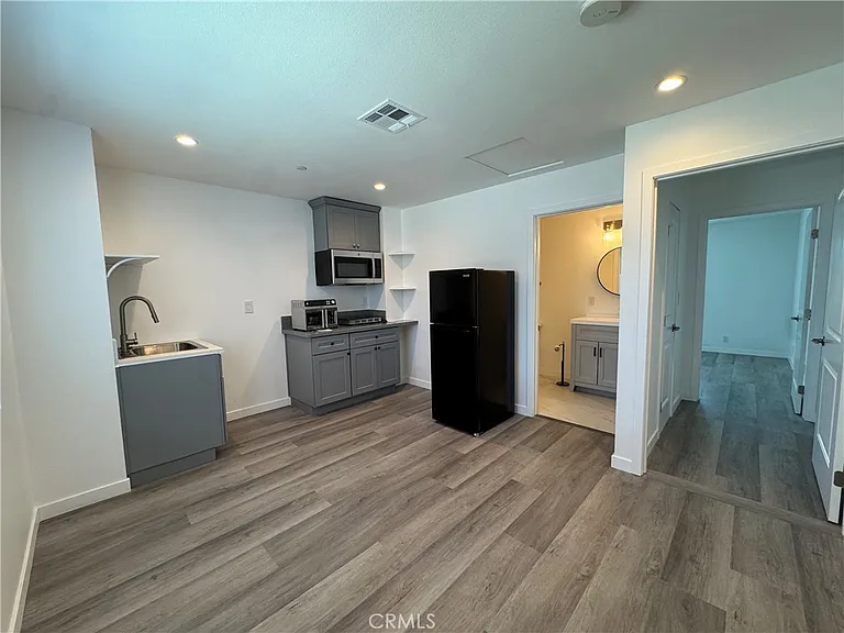 1 Cypress — Photo 3