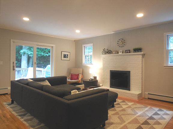 5th image of 15 Westview Dr