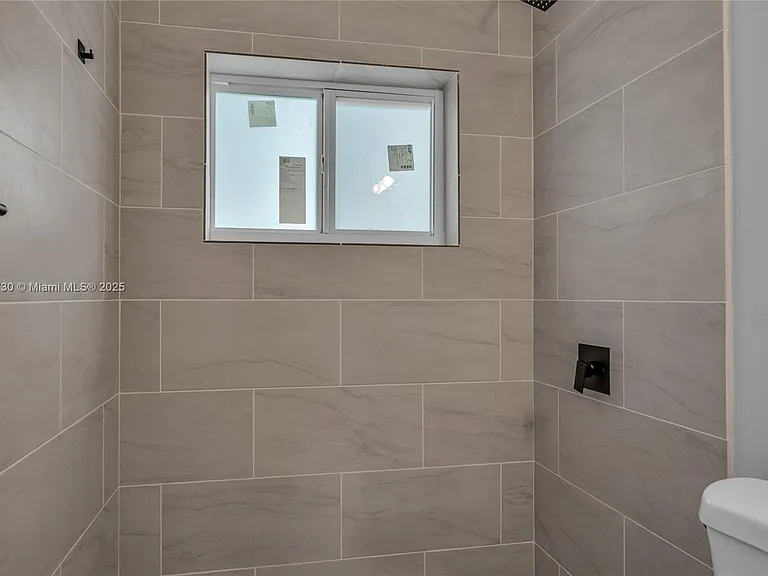 2243 Greene St — Photo 11