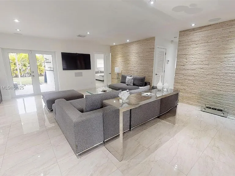 10805 SW 156th Ter #1 — Photo 3