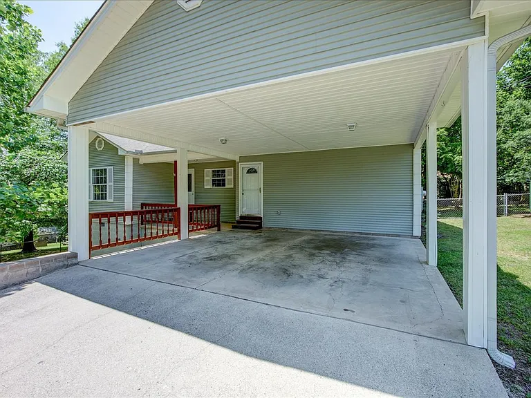 328 Cain Rd — Photo 3