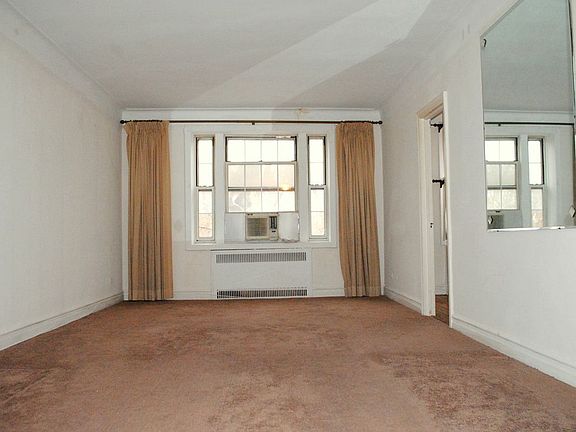 3rd image of 107-01 Park Ln S #B1n