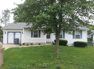1371 Shallow Lake Dr, O'Fallon, MO 63366