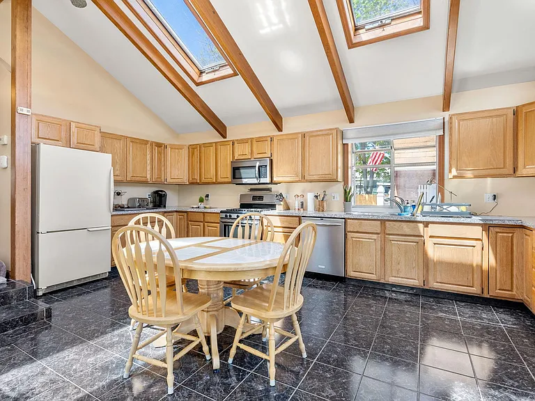 166 Albatross Rd — Photo 7