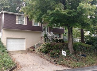 1040 Charles Ave, Morgantown, WV 26505