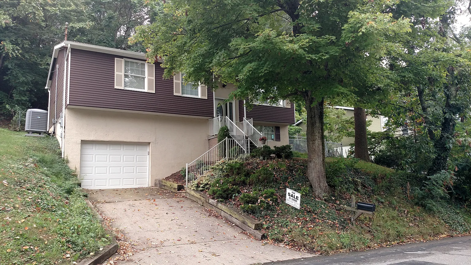 1040 Charles Ave photo 1