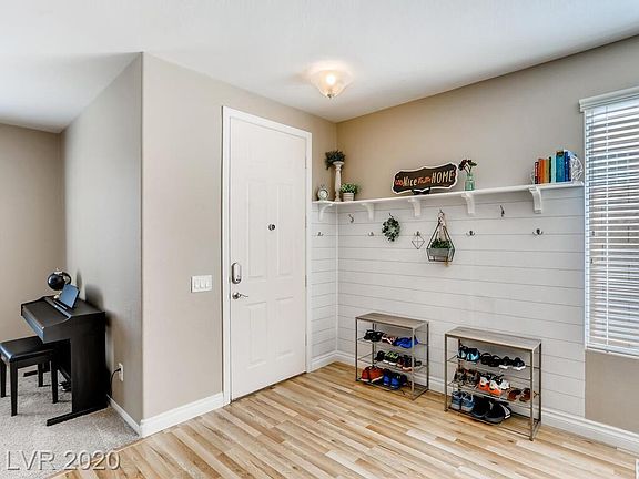 4th image of 1004 Roaring River Ave
