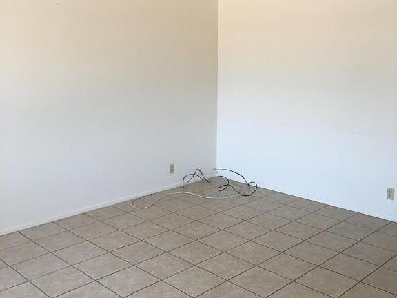 5th image of 5233 E University Dr APT Q