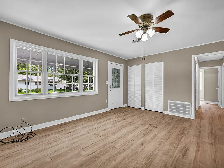 1503 Augusta St — Photo 3