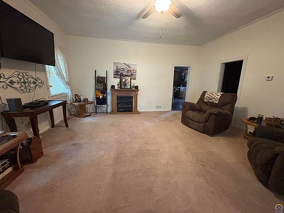 5th image of 300 W Maple Ave