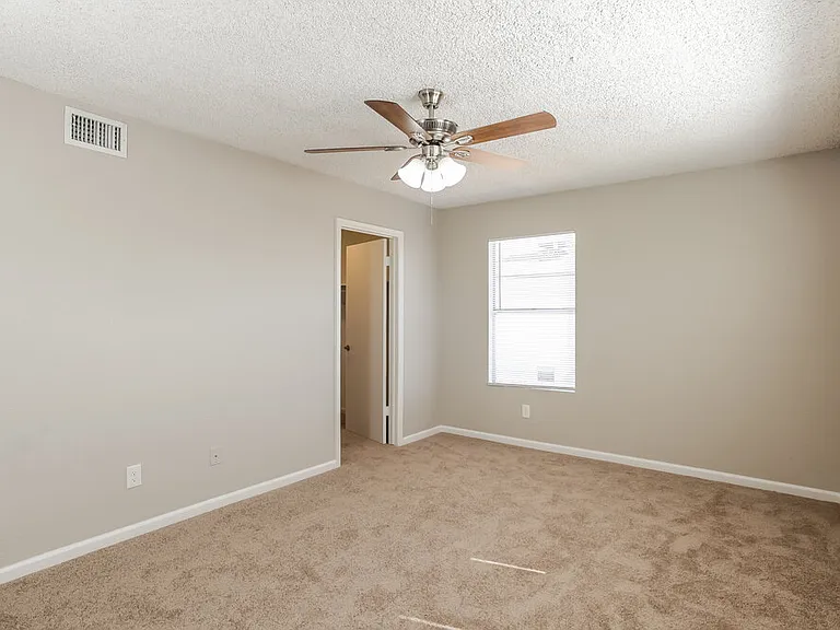 1420 E Topeka Dr — Photo 13