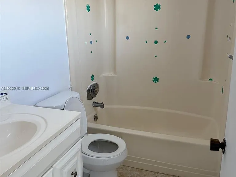 2800 NW 56th Ave #B403 — Photo 4