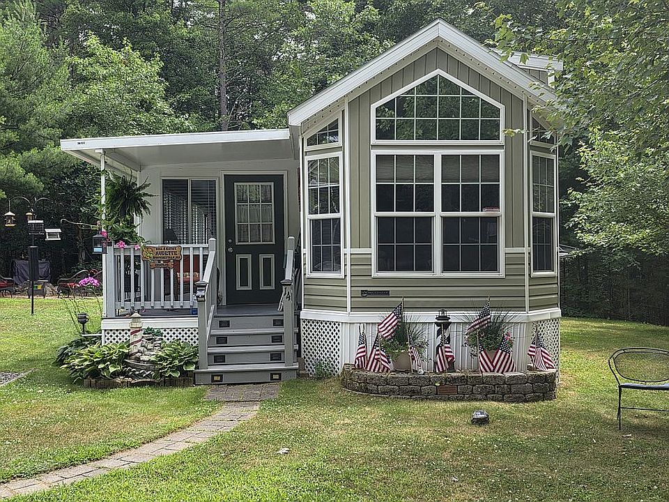 Front of Park Model 40' x 12