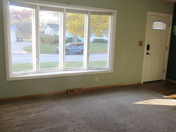 3rd image of 62 Parklane Cir
